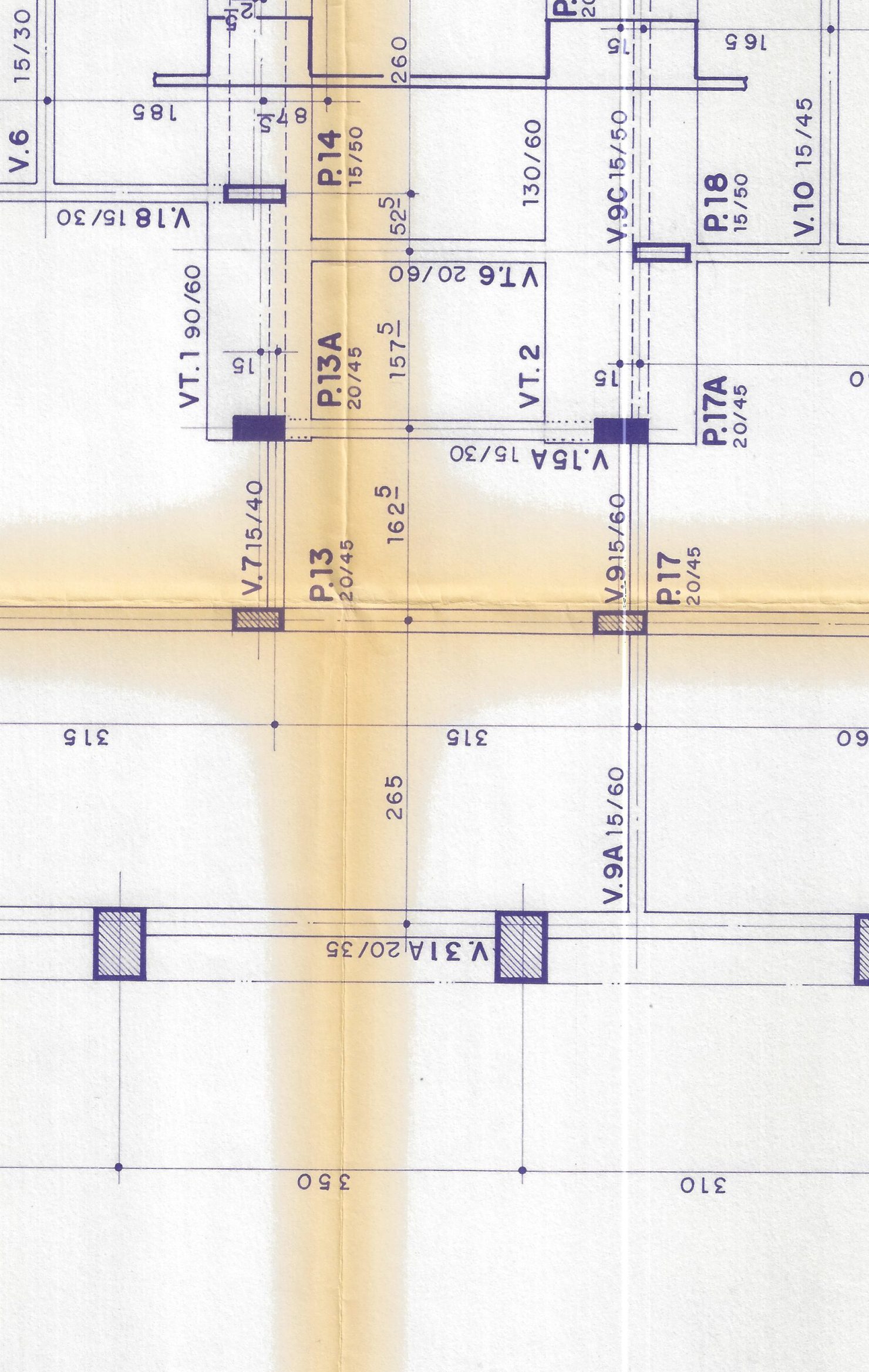 Viga V.8 sobre a parede